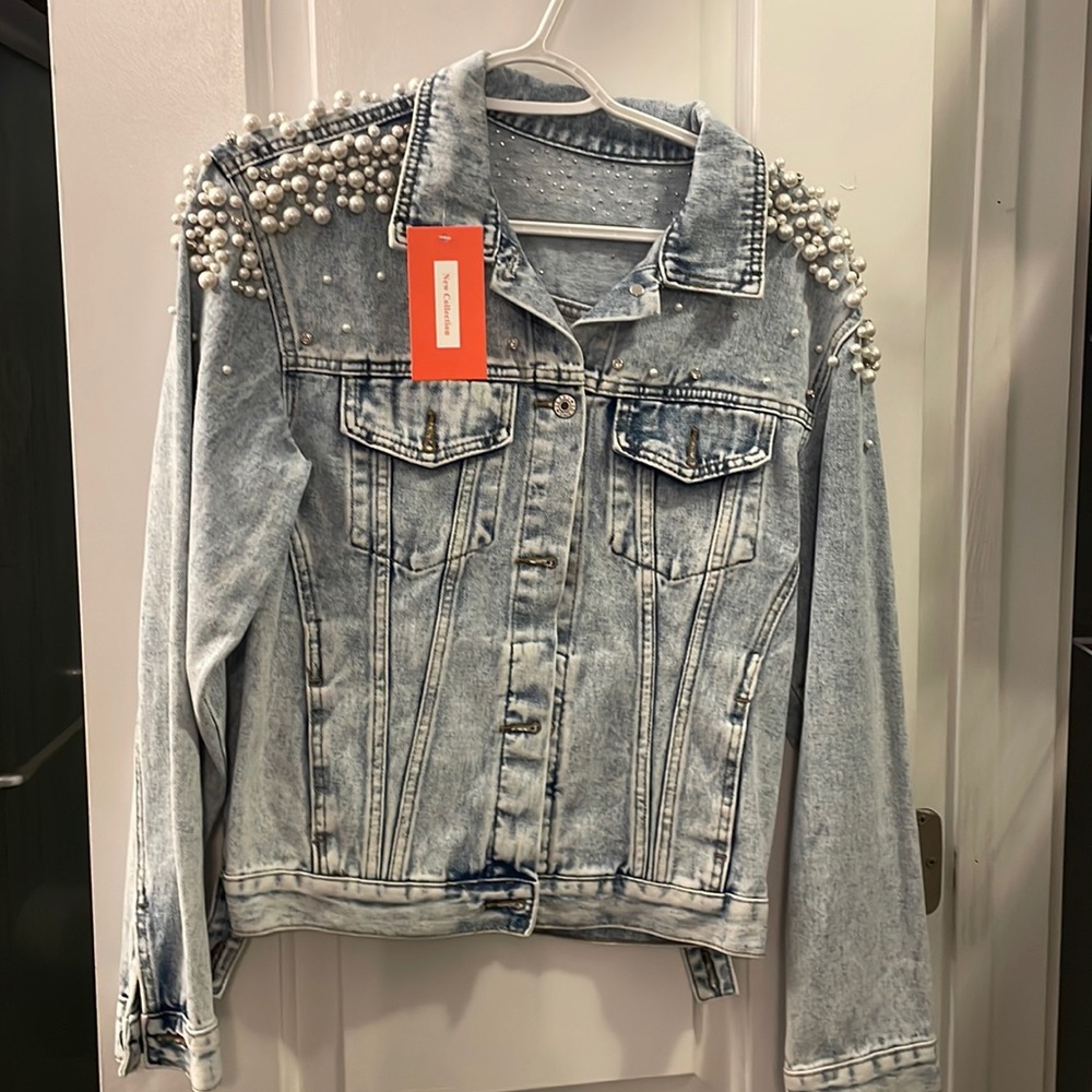 Never worn denim jacket size small